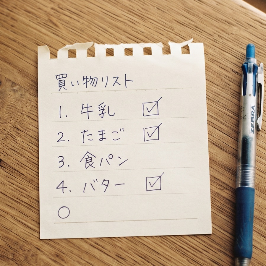 手書きの買い物リストのメモの写真